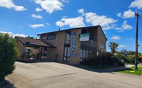 Majestic Motel